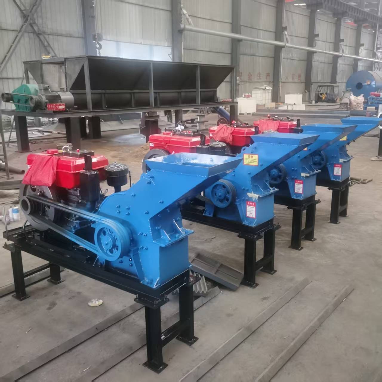 Portable mobile mini sand, gravel and rock diesel engine mobile jaw crusher