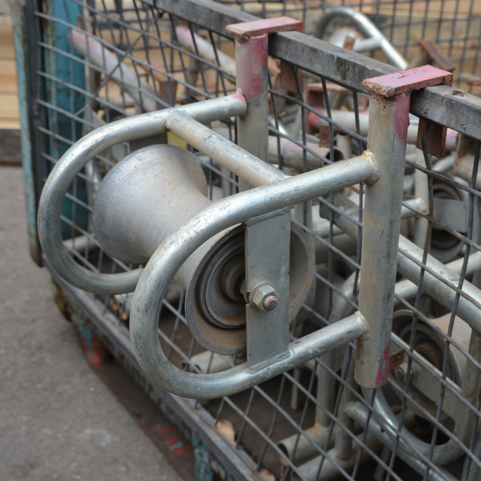 Flat Trench Cable Tray Pulling Aluminum Roller with hooks
