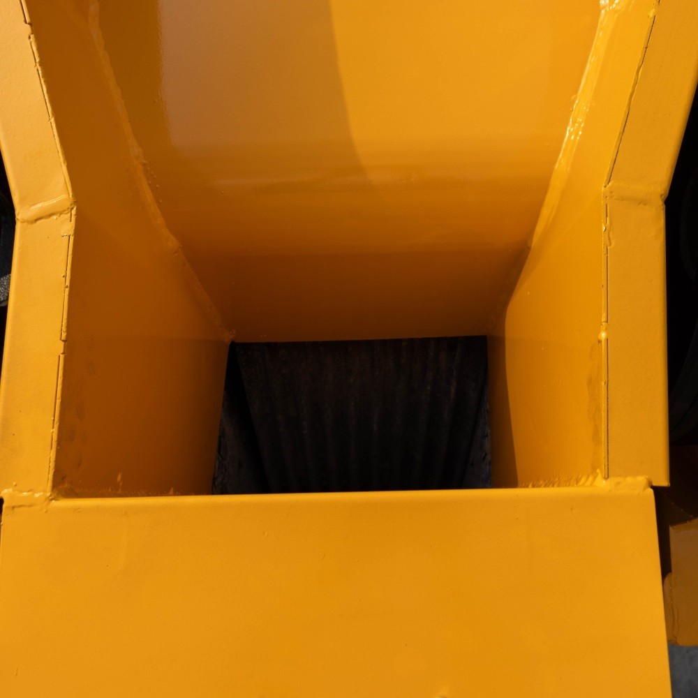 1800kg Jaw Crusher 18HP Mobile Ore Rock Stone Grinder Mining Crusher GA Pick Up
