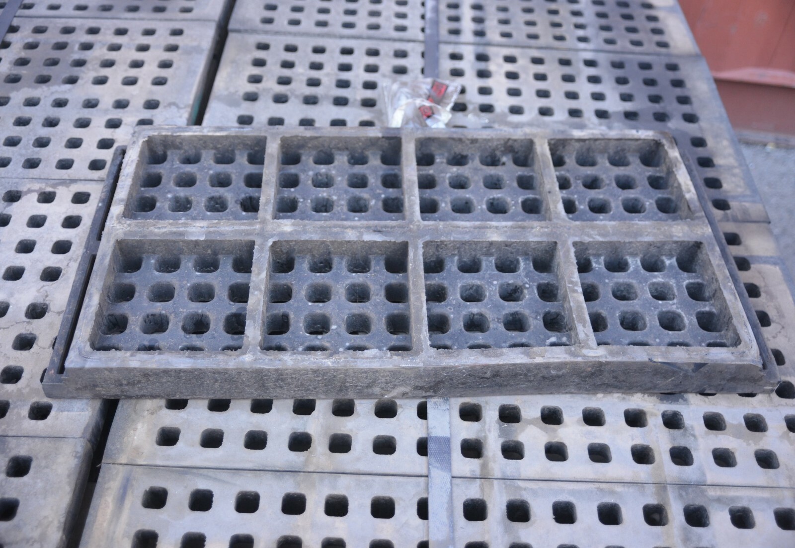 Sifter Sieve Screen Separator Rubber 305 x 610 x 50mm 18mm holes mining