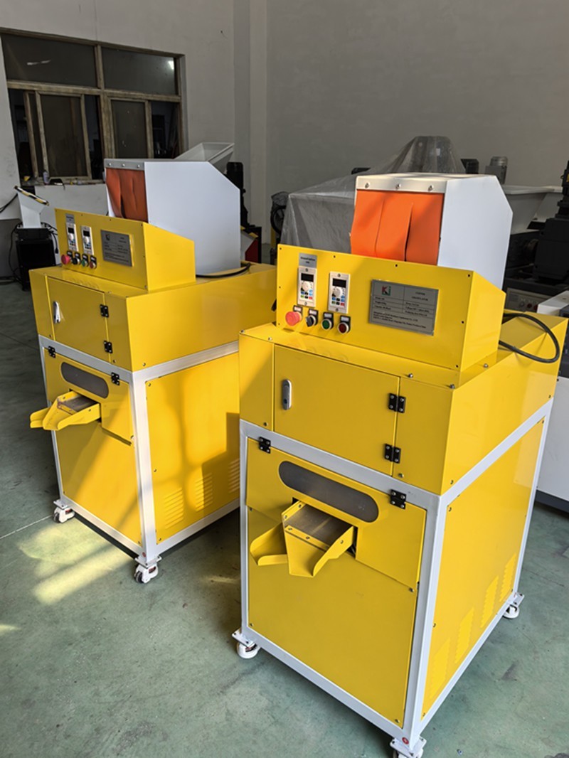 PE150*250 portable Jaw Crusher PC200*300 Hammer mill 260 copper granulator at CA