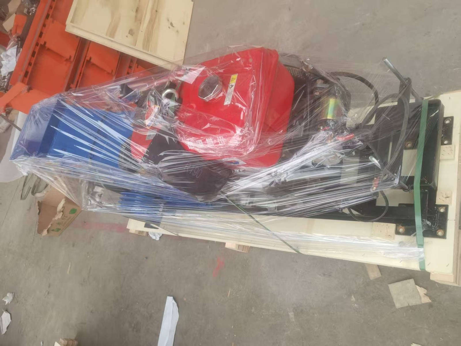 Portable mobile mini sand, gravel and rock diesel engine mobile jaw crusher