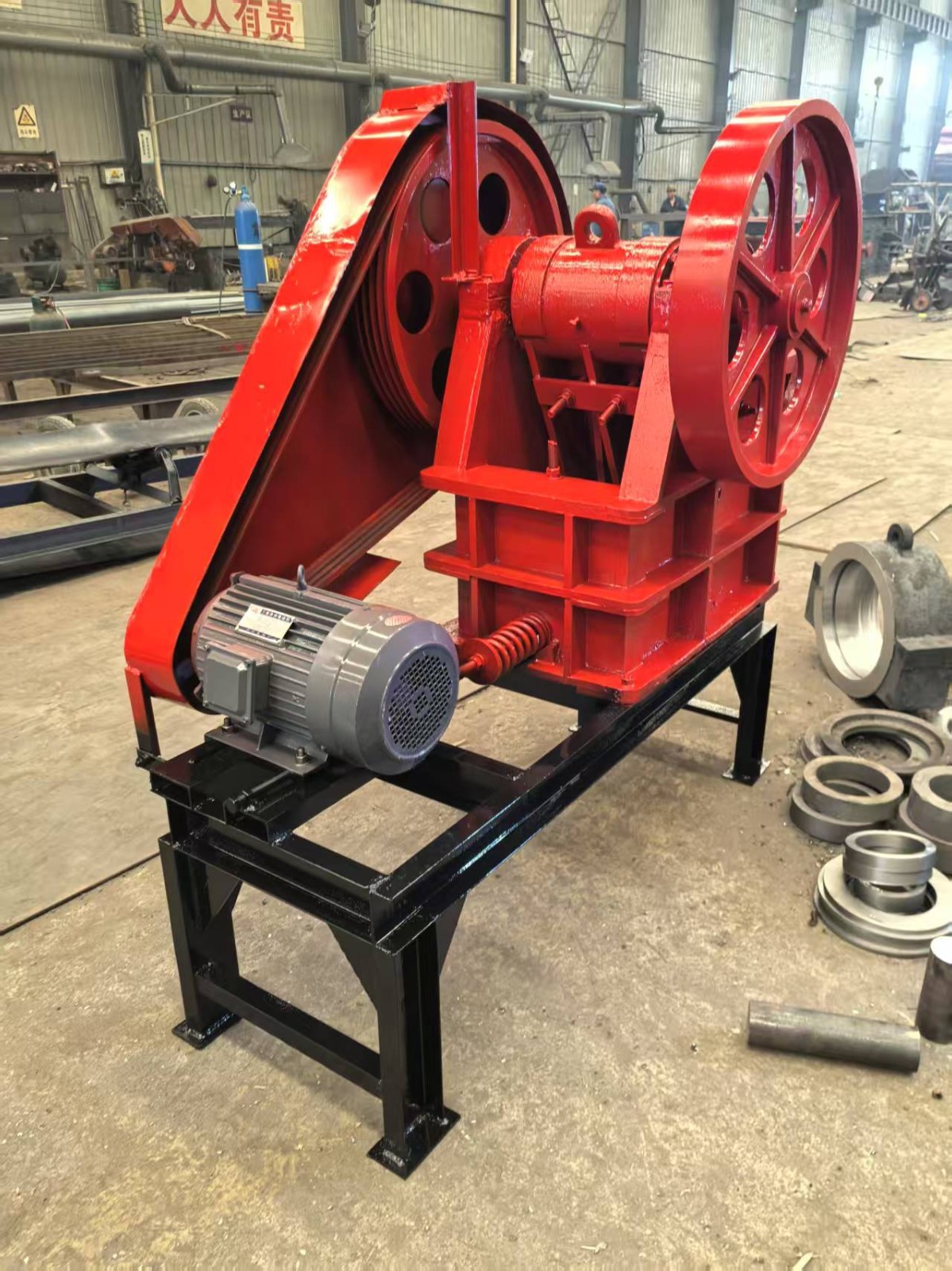 Mobile basalt granite jaw crusher, oil-electric dual-purpose gravel crusher