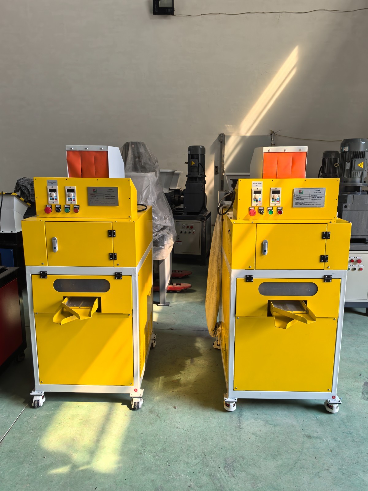 PE150*250 portable Jaw Crusher PC200*300 Hammer mill 260 copper granulator at CA