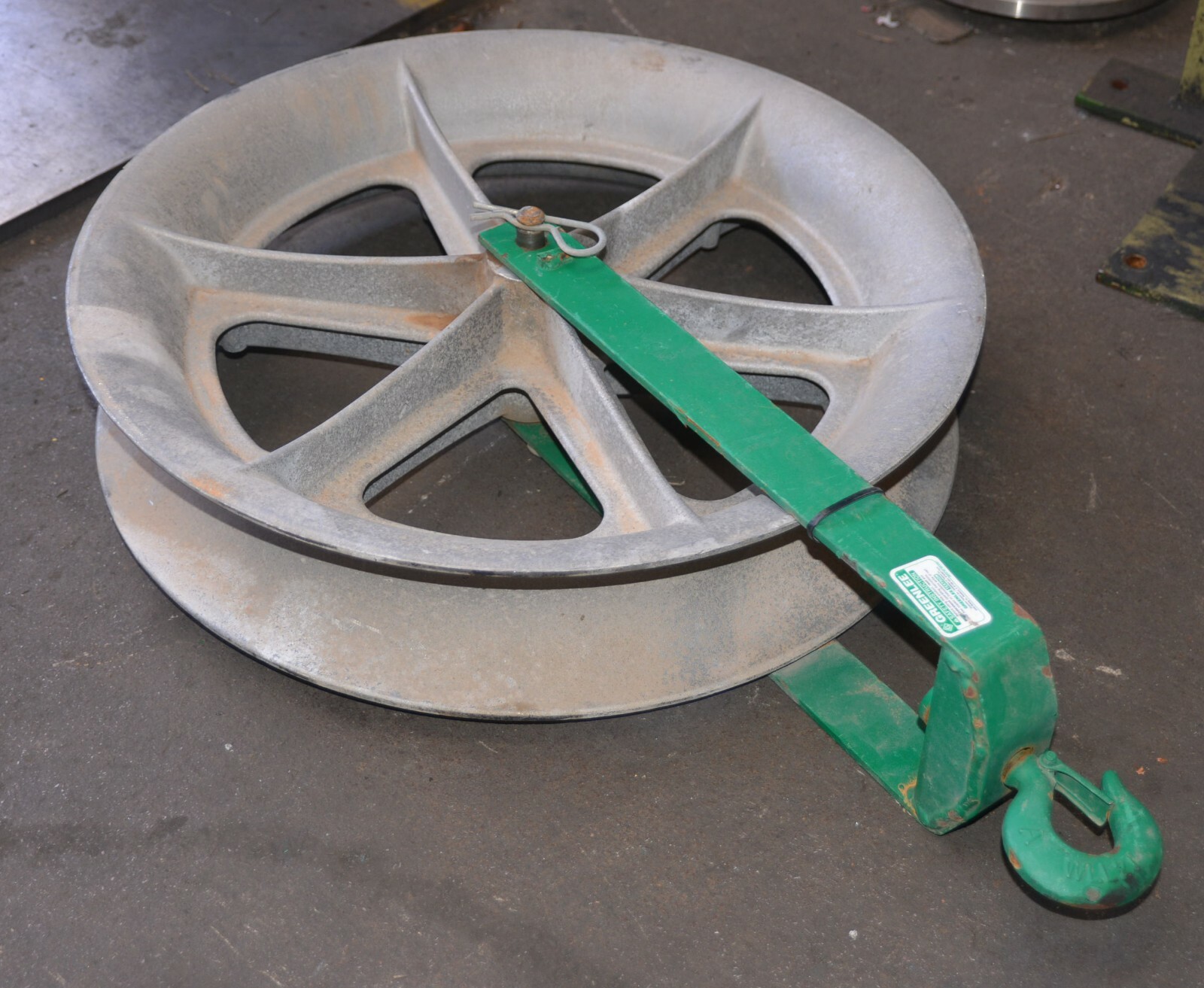 GREENLEE 653 24″ 610mm Hook-Type Cable Sheave 4000LBS Max Capacity