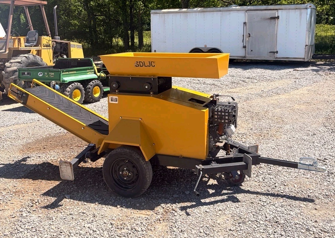 NEW 2025 Towable Rock Crusher Mobile Concrete Crusher Gravel w/ Conveyor
