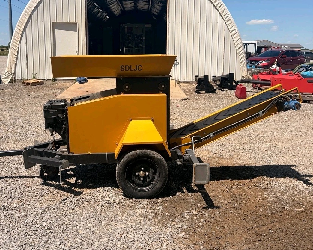 NEW 2025 Towable Rock Crusher Mobile Concrete Crusher Gravel w/ Conveyor