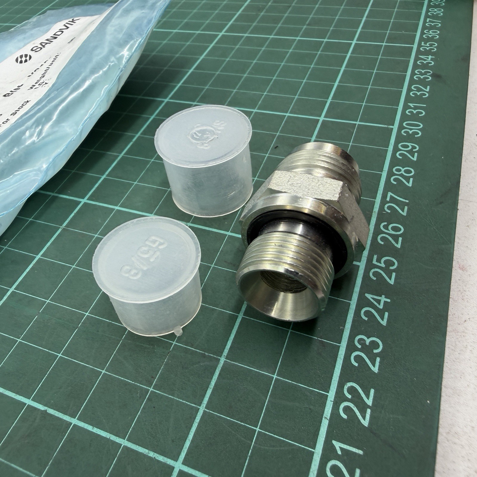 AF10140014 Sandvik Male Stud Connector Hydraulic Adapter Drill Rig 3/4 3/8 NOS