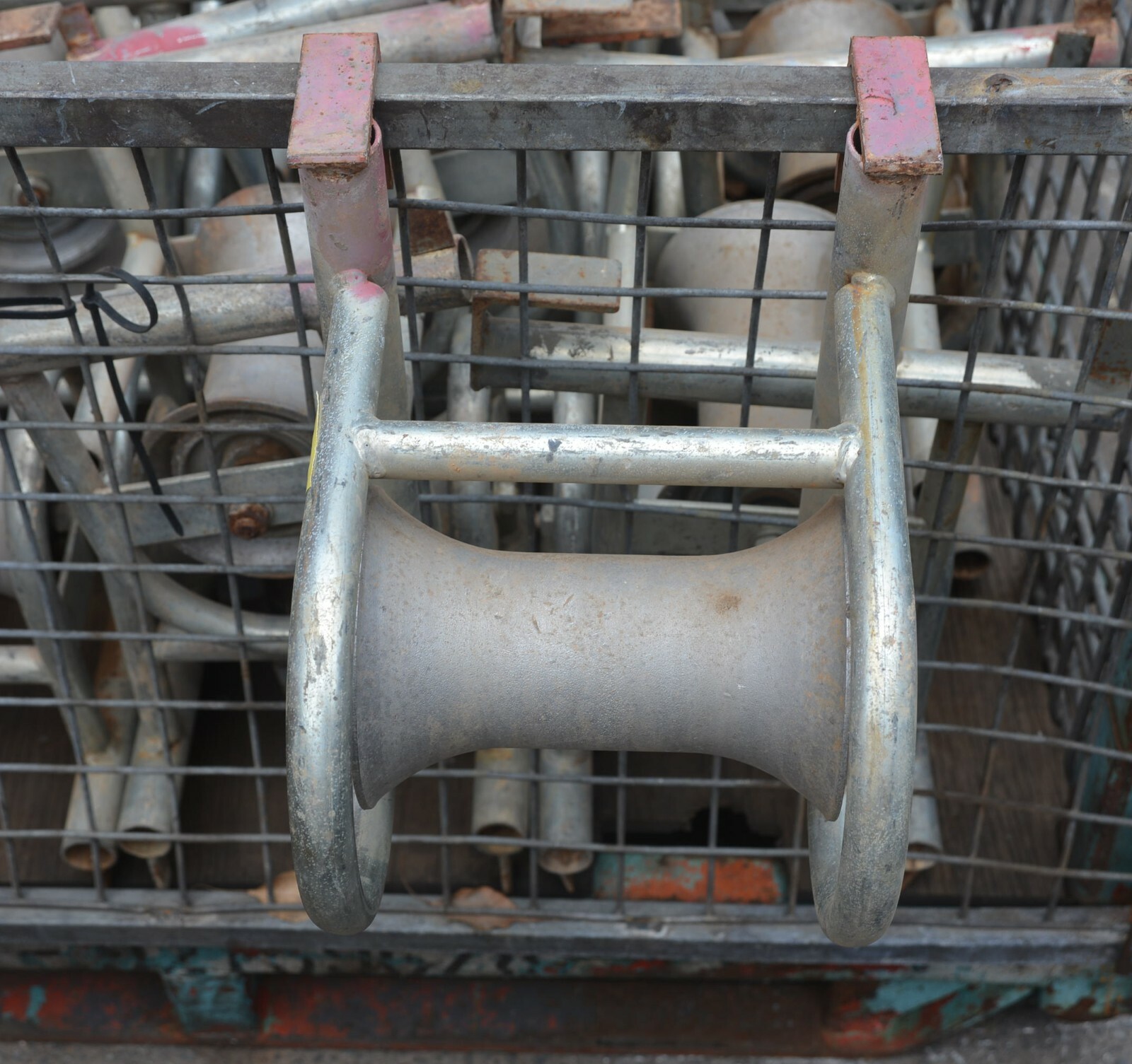 Flat Trench Cable Tray Pulling Aluminum Roller with hooks