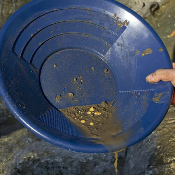 14″ Blue Riffle Gold Pan