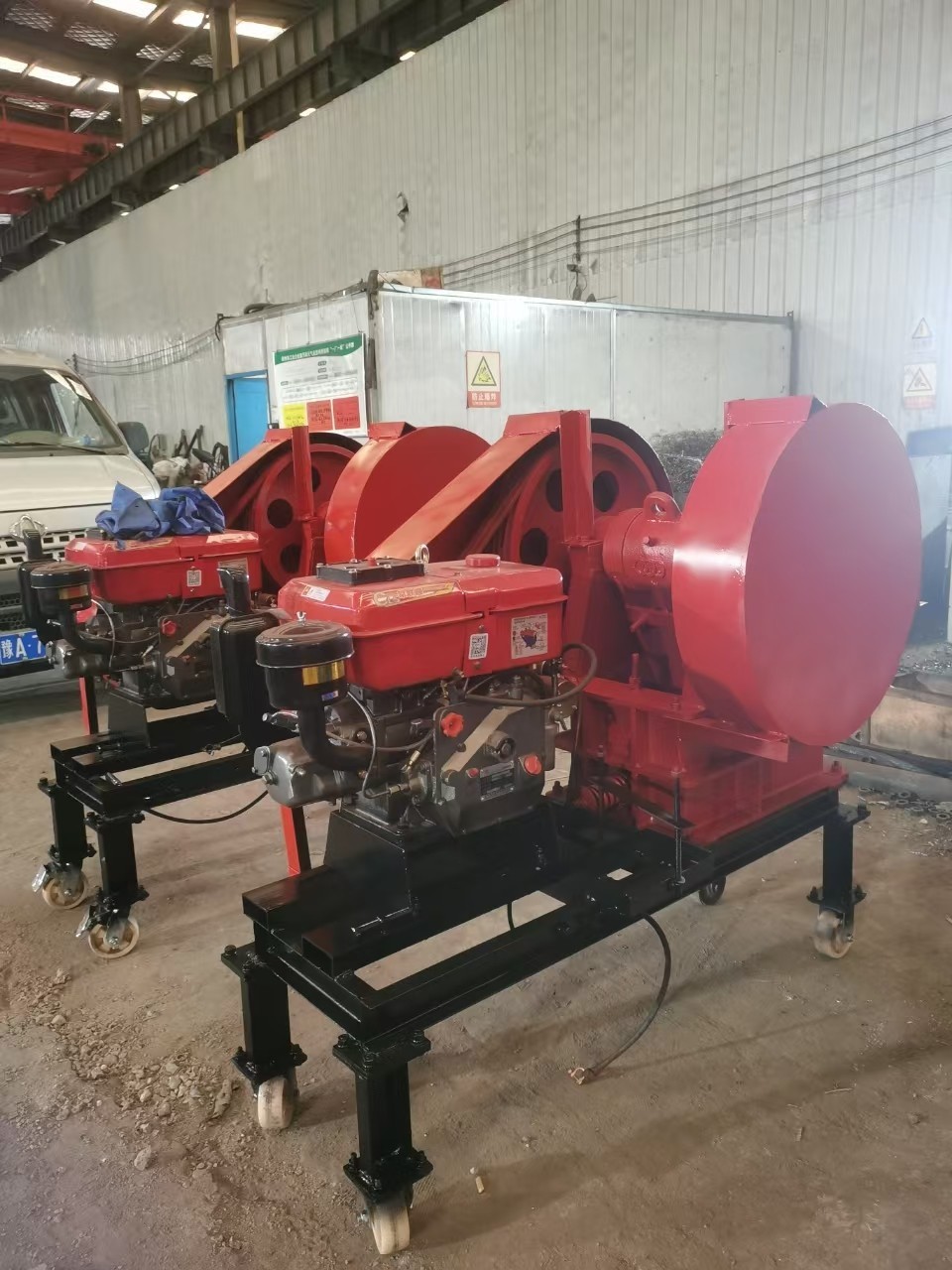 150*250 Mobile jaw crusher 200*300 Hammer Crusher with diesel engine on stock
