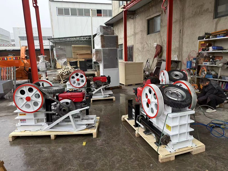 200*300 hammer crusher home use concrete crusher small sand making machine at CA