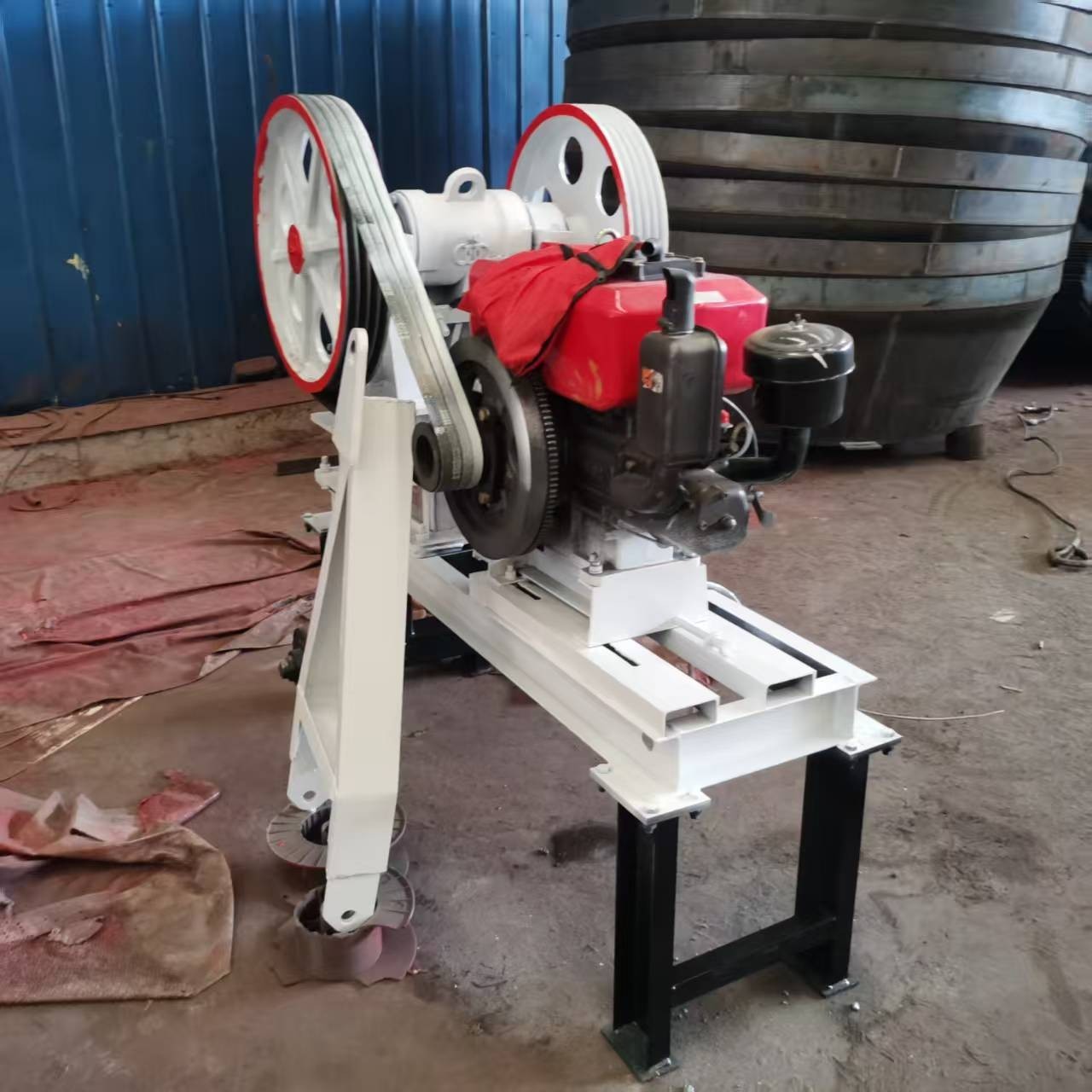 150*250 Mobile jaw crusher 200*300 Hammer Crusher with diesel engine on stock
