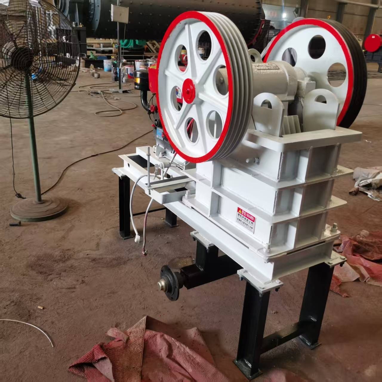 150*250 Mobile jaw crusher 200*300 Hammer Crusher with diesel engine on stock