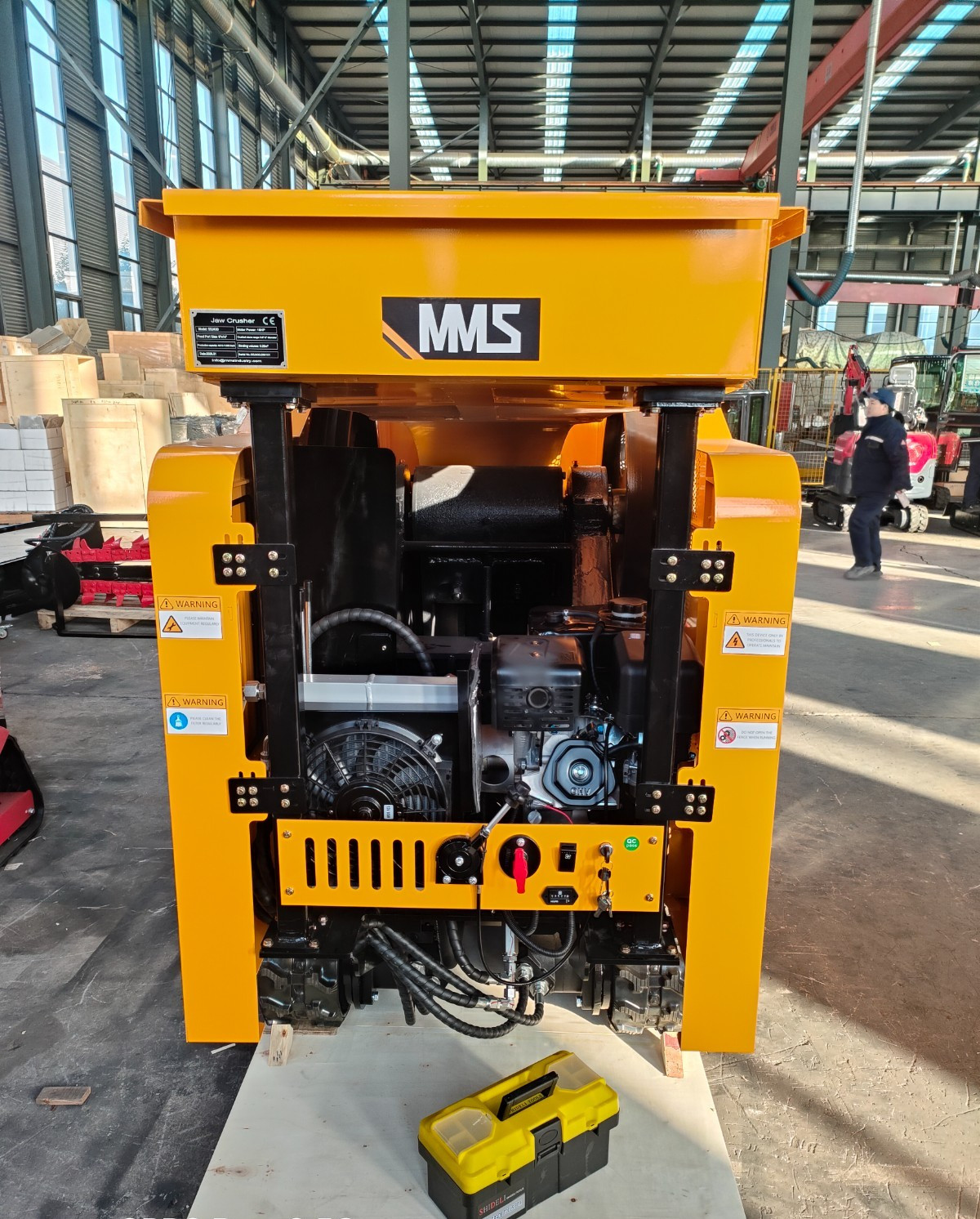 BID for 1.8T Tracked Mobile Jaw Crusher 18HP 220×350mm Stone Ore Mining Grinder
