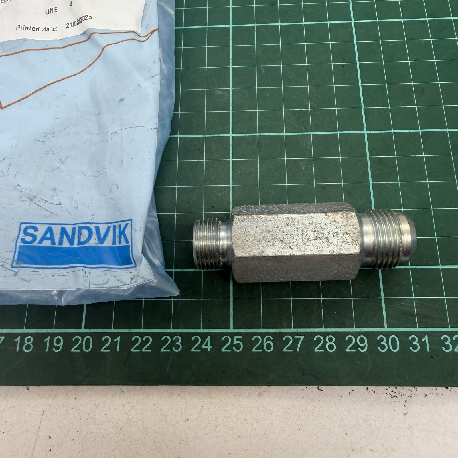 20714468 Sandvik Hydraulic Adapter 3/8 BSPP to 3/4 JIC Straight Drill Rig NOS